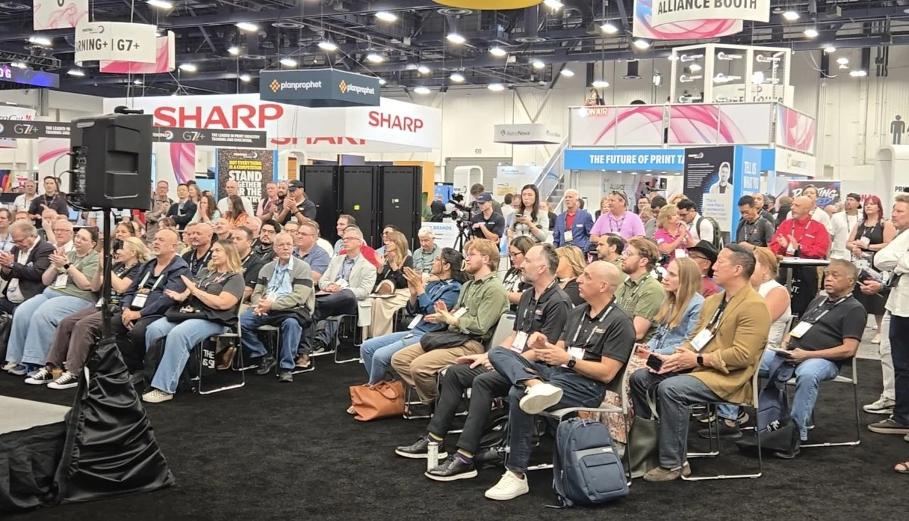 Audience at a PRINTING AI panel at PRINTING United Expo