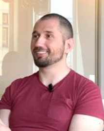 Mixam AI agent interface — guiding a user through print options